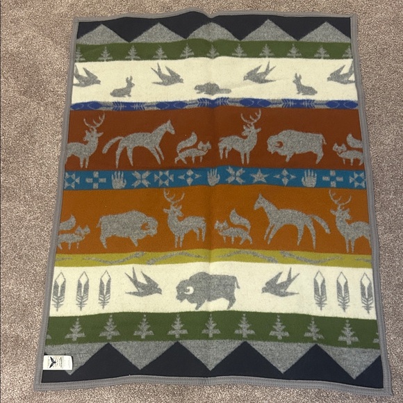 Pendleton Multicolor Wildlife Pattern Blanket - Picture 2 of 3